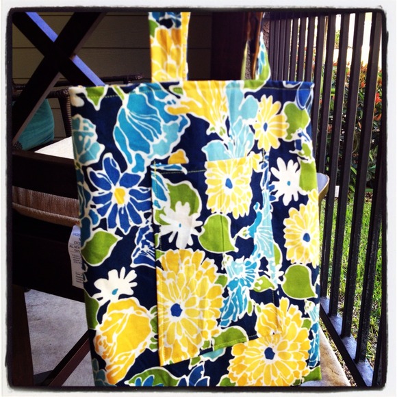 Reversible bright summer pattern tote - Picture 3 of 3