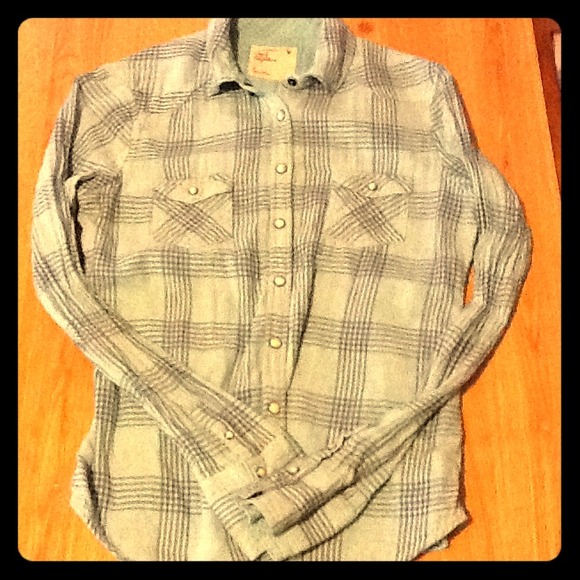 Size 6 (small/medium) American Eagle shirt - Picture 1 of 4