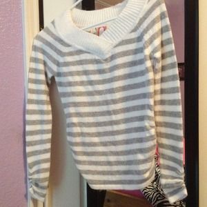 Reserved for @rche89White and grey striped sweater