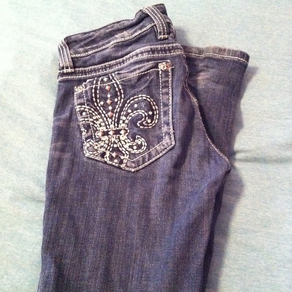 Sz 28 miss me's. Flare