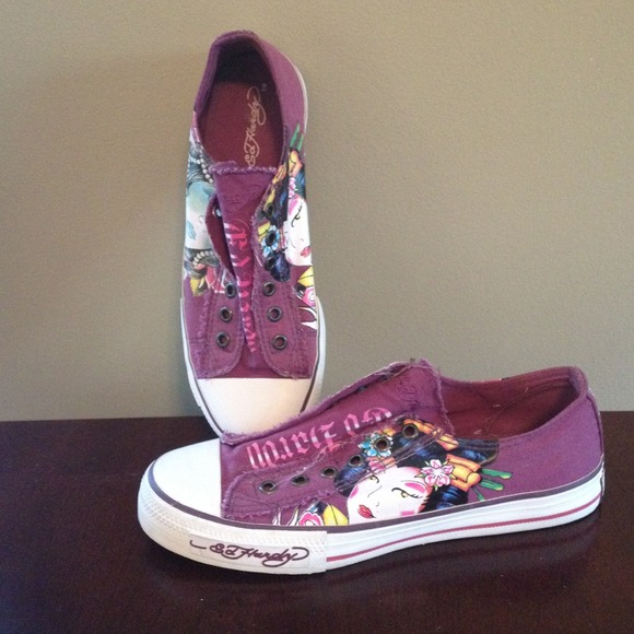 Ed hardy 8 purple with geisha design. Very cute!!