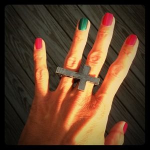 Jewelry - NWOT! Trendy Cross Ring