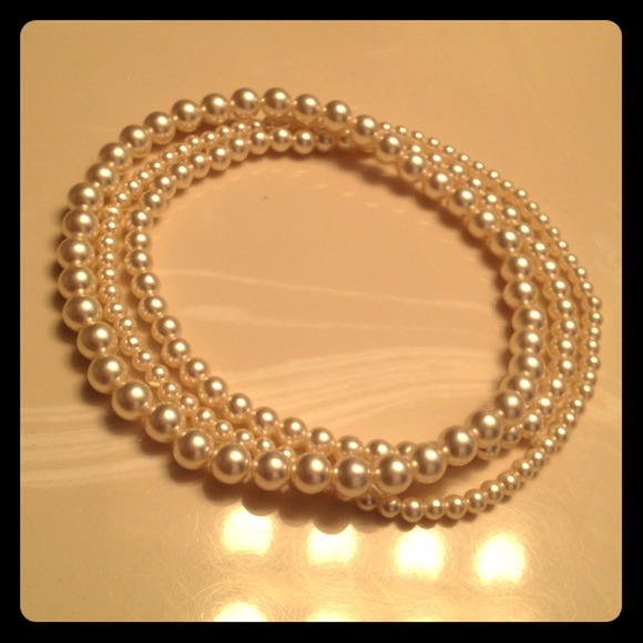 **SOLD** Set of 3 pearl necklaces
