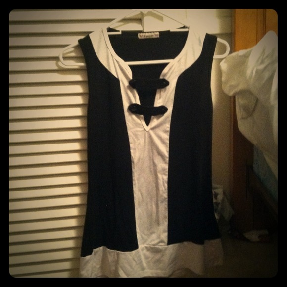 Sleeveless low cut top
