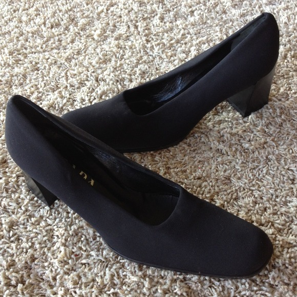PRADA Black Pumps Asymmetrical Toe Design (39) 8.5