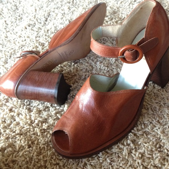 Odile Quaid Italy Open Toe Block Heel 8