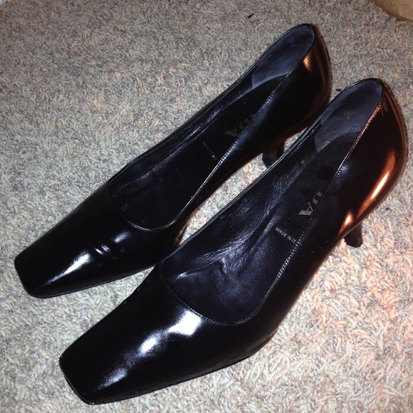 ** SOLD** Prada Black Squared Toe Kitten Heel 8.5
