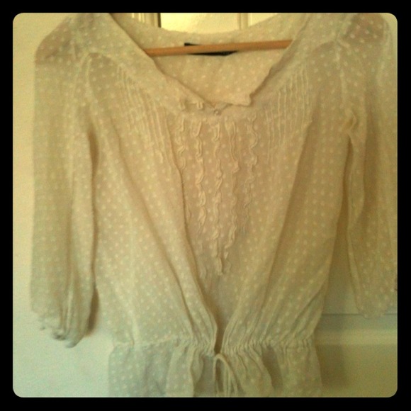 Beautiful Zara brand quarter length sleeve top.