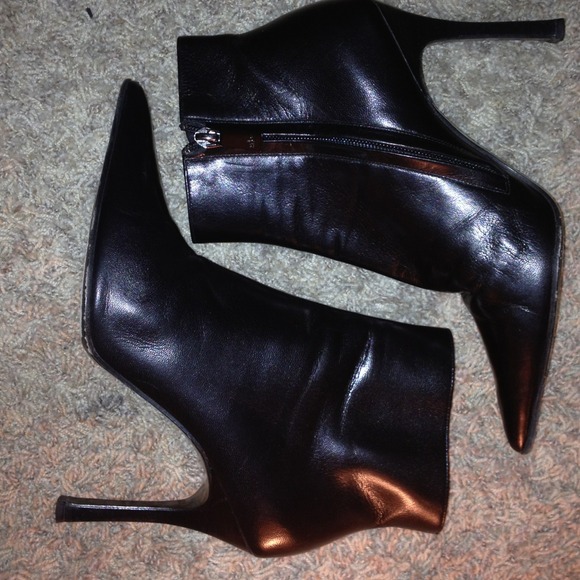 **SOLD** Gucci Boots Toe Black Leather 8.5