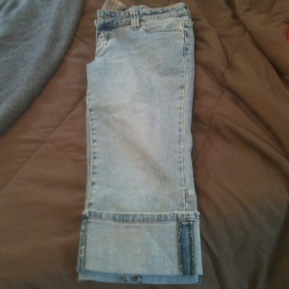 💢RESERVED💢Never worn Bubblegum capris!!