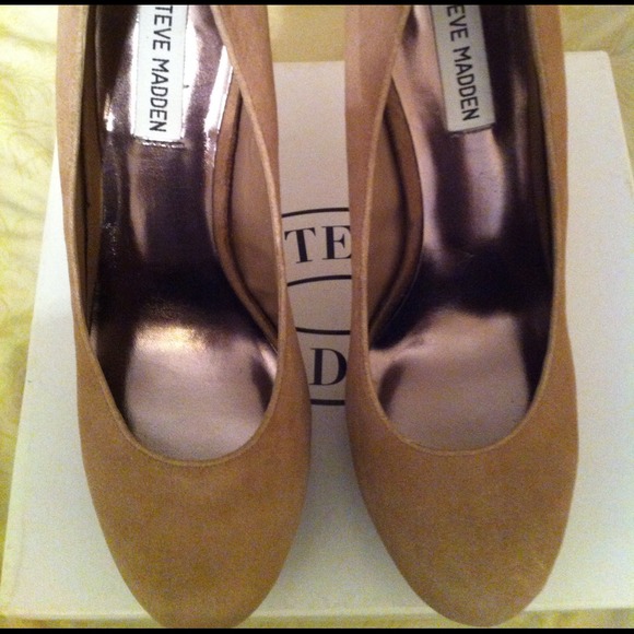 Steve Madden "Caryssa" Blush Suede size 9