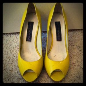Steven by Steve Madden yellow peep toe pumps