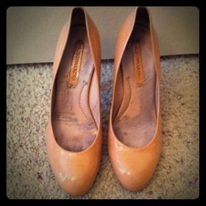 BCBG MAXAZRIA nude pumps