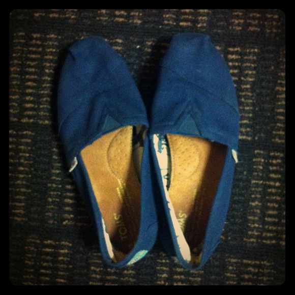 TOMS Reserved for @Catey32