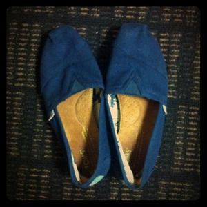 TOMS Reserved for @Catey32