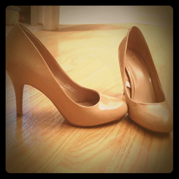 Shoes - ✂Price Cut by $10until Friday✂Was $25 Nude pumps