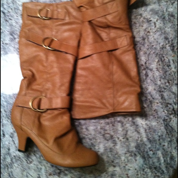 Brown boots size 8