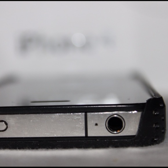 Hard black iphone 4/4s case. One of my favorites - Picture 4 of 4
