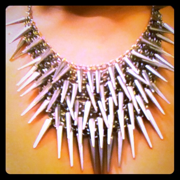 ❌SOLD❌Spike necklace