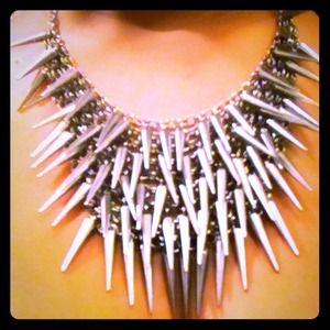 ❌SOLD❌Spike necklace