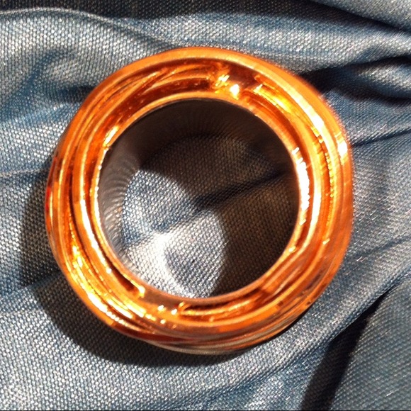 Gold ring - Picture 2 of 3