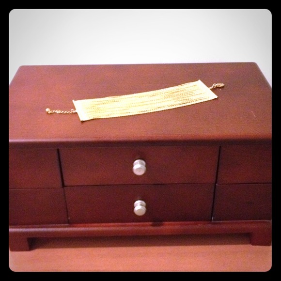 Jewelry - Gold strand chain bracelet