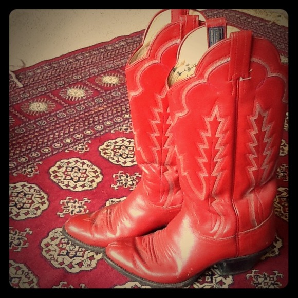 Boots - Vintage red cowboy boots size 8N (fits like 7-7.5)