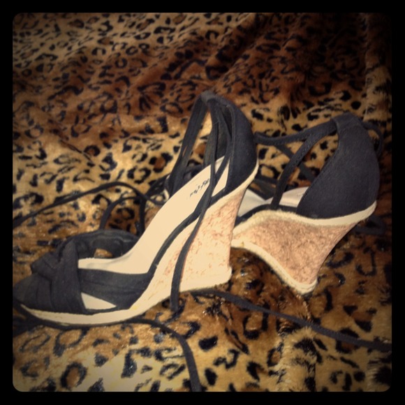 Strappy ankle tie wedge