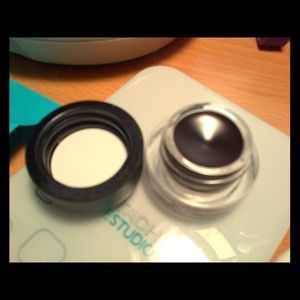 Reserved MAC Fluidliner in Blacktrack