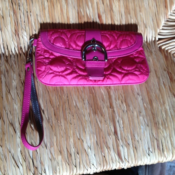 Coach wristlet - pink