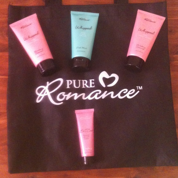 💢SOLD/TRADE💢Pure romance gear!