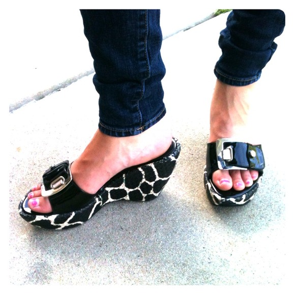Patented leather buckle strap wedge.