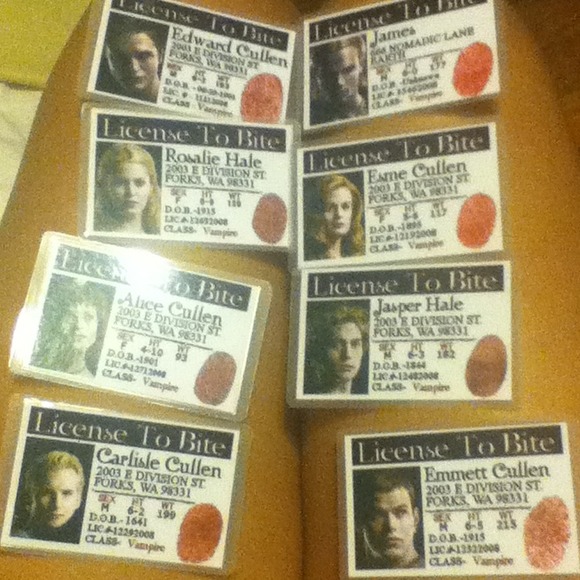XxSOLDxX Twilight license to bite cards!!!!