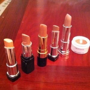 Nude lipstick set