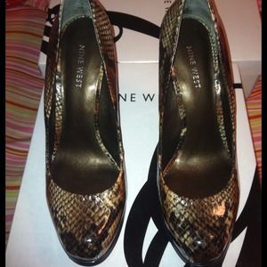 ❌RESERVED❌@neal Nine West Brown Snakeskin Pumps