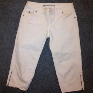 Mossimo Capri white pants