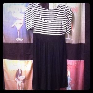 💢reserved for breanna_z💢 stripped dress!