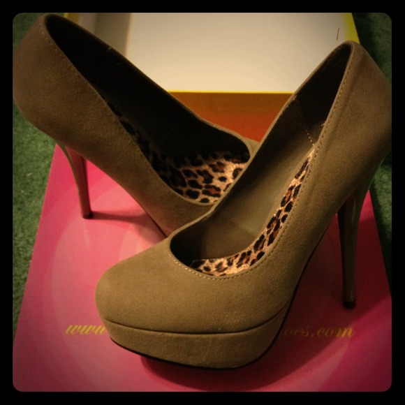 ✋Reserved @tatianalara ✋Shoes -Pumps