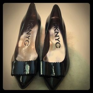 DKNY short heals