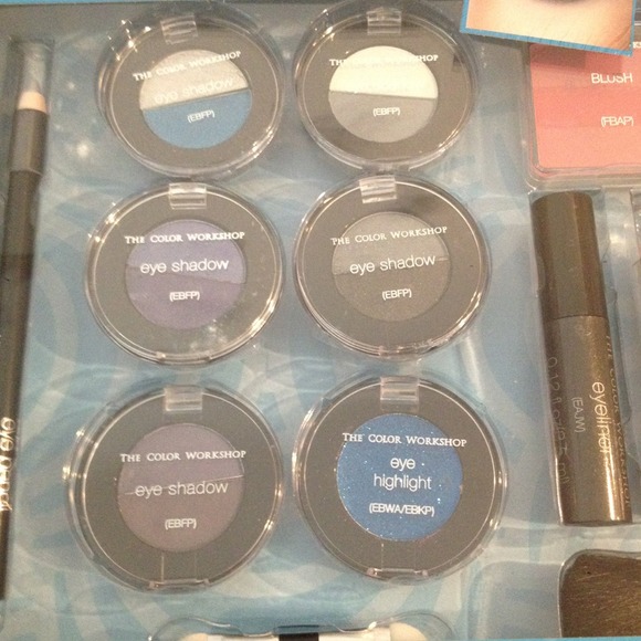 NWT The Color Workshop Set - Picture 2 of 3