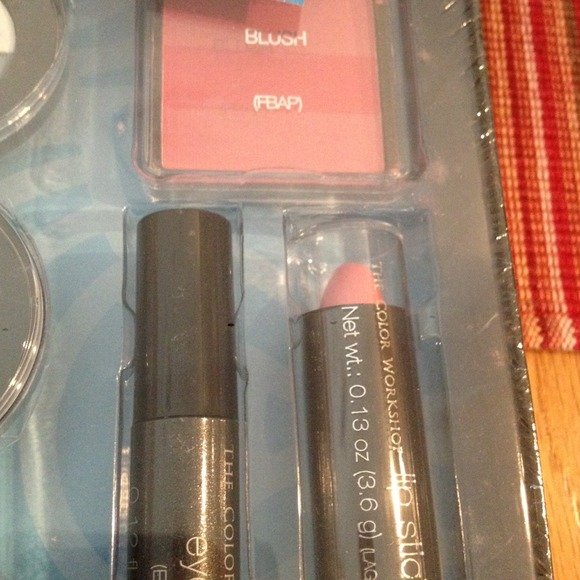 NWT The Color Workshop Set - Picture 3 of 3