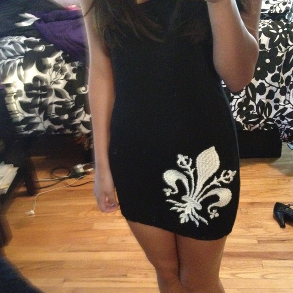 black dress with white design - Picture 3 of 4