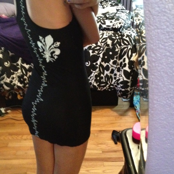 black dress with white design - Picture 4 of 4