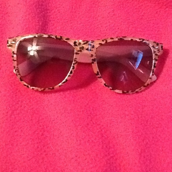 Pink cheetah sunglasses!