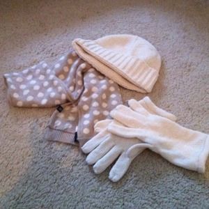 Beanie scarf and winter gloves