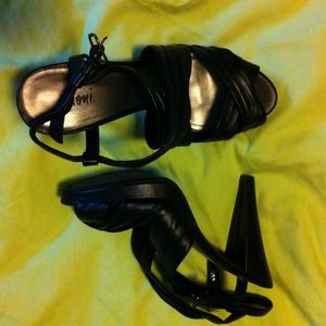 FIONI sandals ,black,size 5 unused