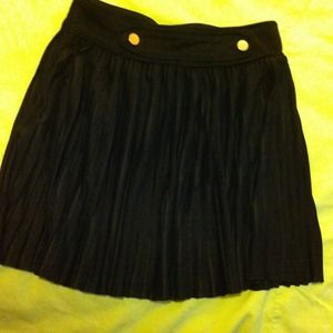 Waist skirt with gold buttons