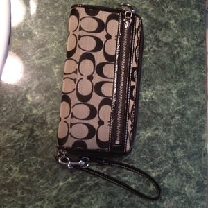 Coach Wristlet Black