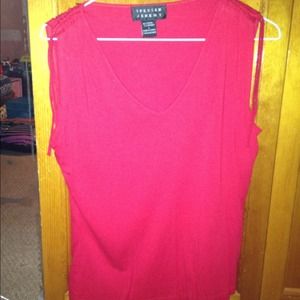 Sleeveless red top