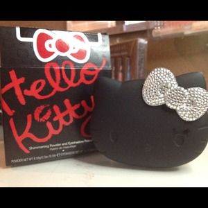 💢Reserved💢 Hello Kitty Palette